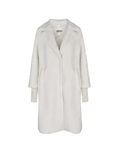 COMMA IDENTITY, Mantel