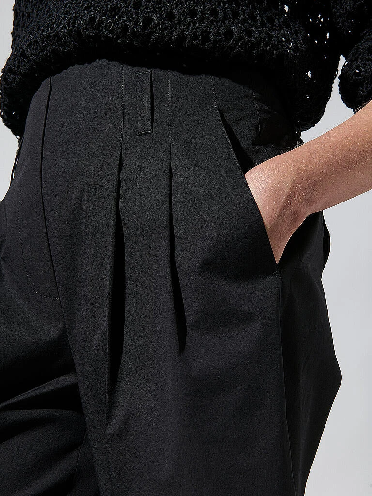 LUISA CERANO, Bermuda 6 LUISA CERANO, Bermuda – Bild 6